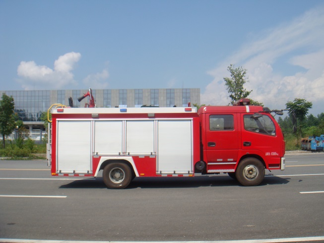 東風(fēng)D7水罐消防車(3.5噸)圖片