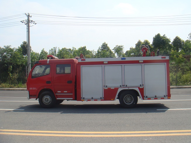 東風(fēng)D7水罐消防車(3.5噸)圖片