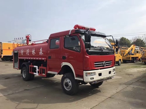 四驅(qū)雙排座消防灑水車 四驅(qū)雙排座消防灑水車