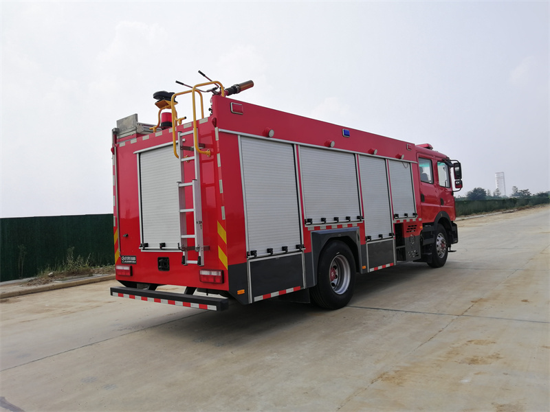 東風D9水罐消防車(6.8噸)圖片